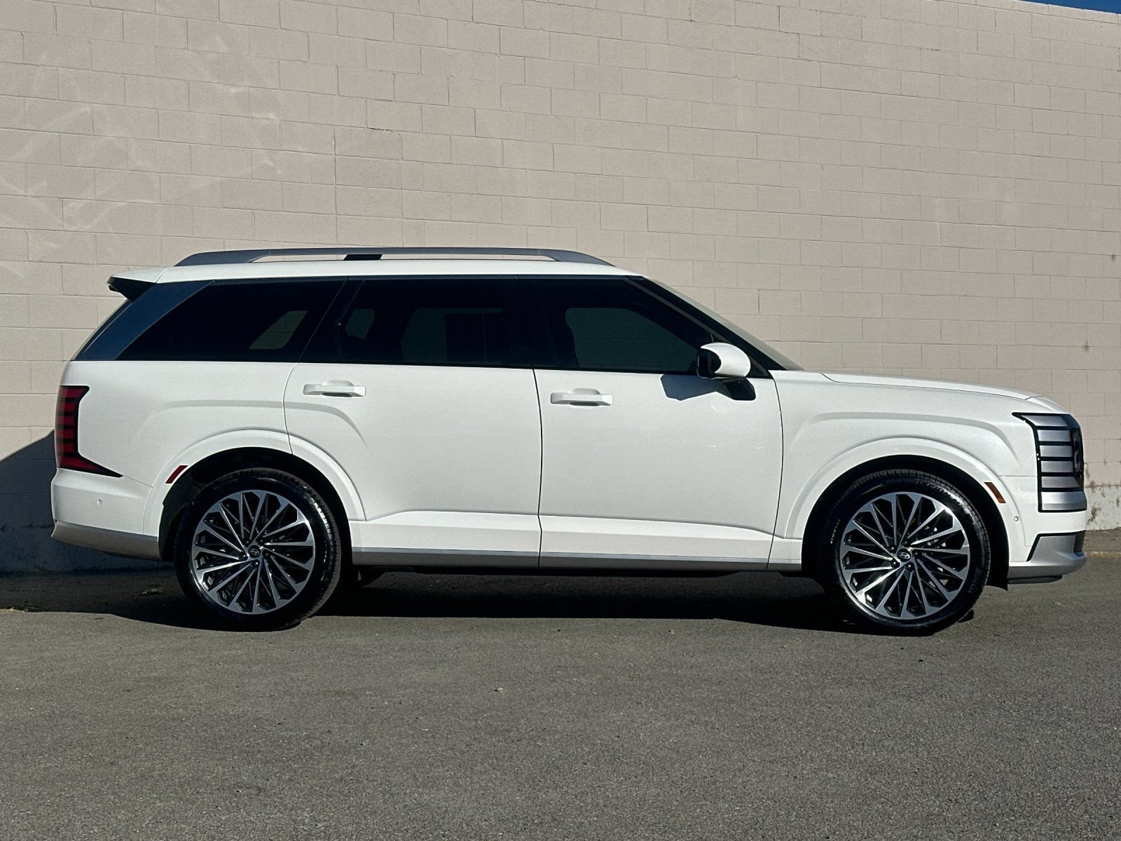 Certified 2026 Hyundai Palisade Calligraphy AWD/4WD image 2