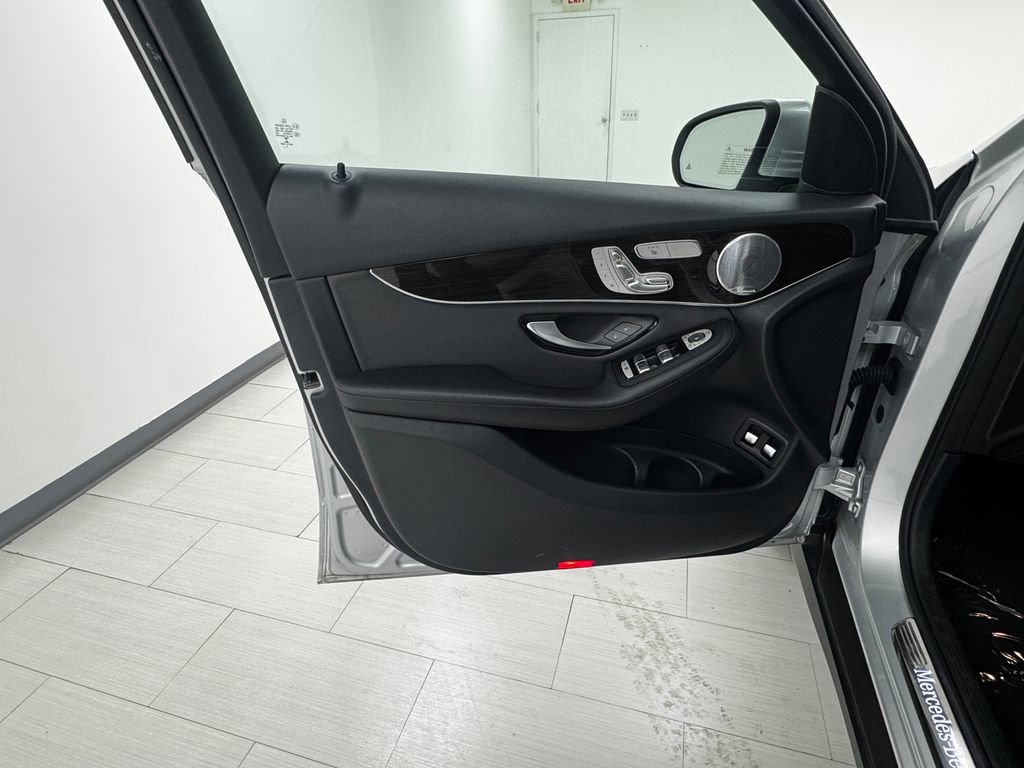 Used 2020 Mercedes-Benz GLC 350e 4MATIC image 9