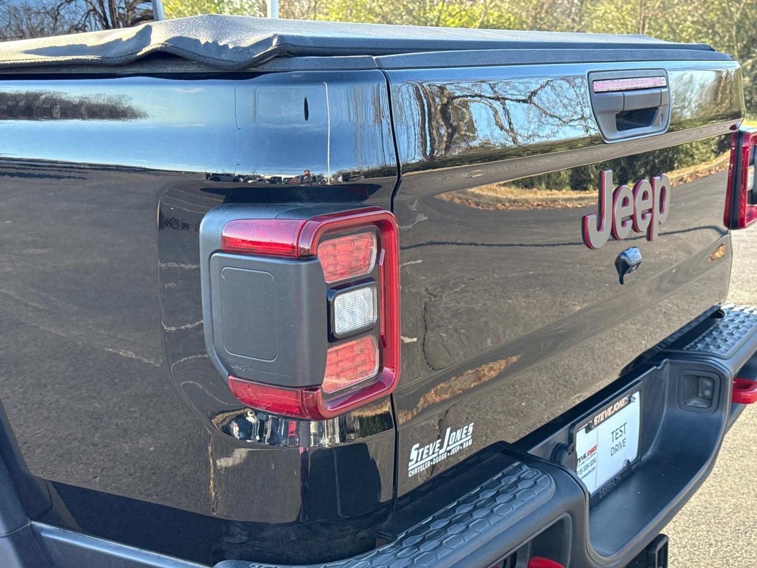 Used 2025 Jeep Gladiator Rubicon w/ Convenience Group image 12