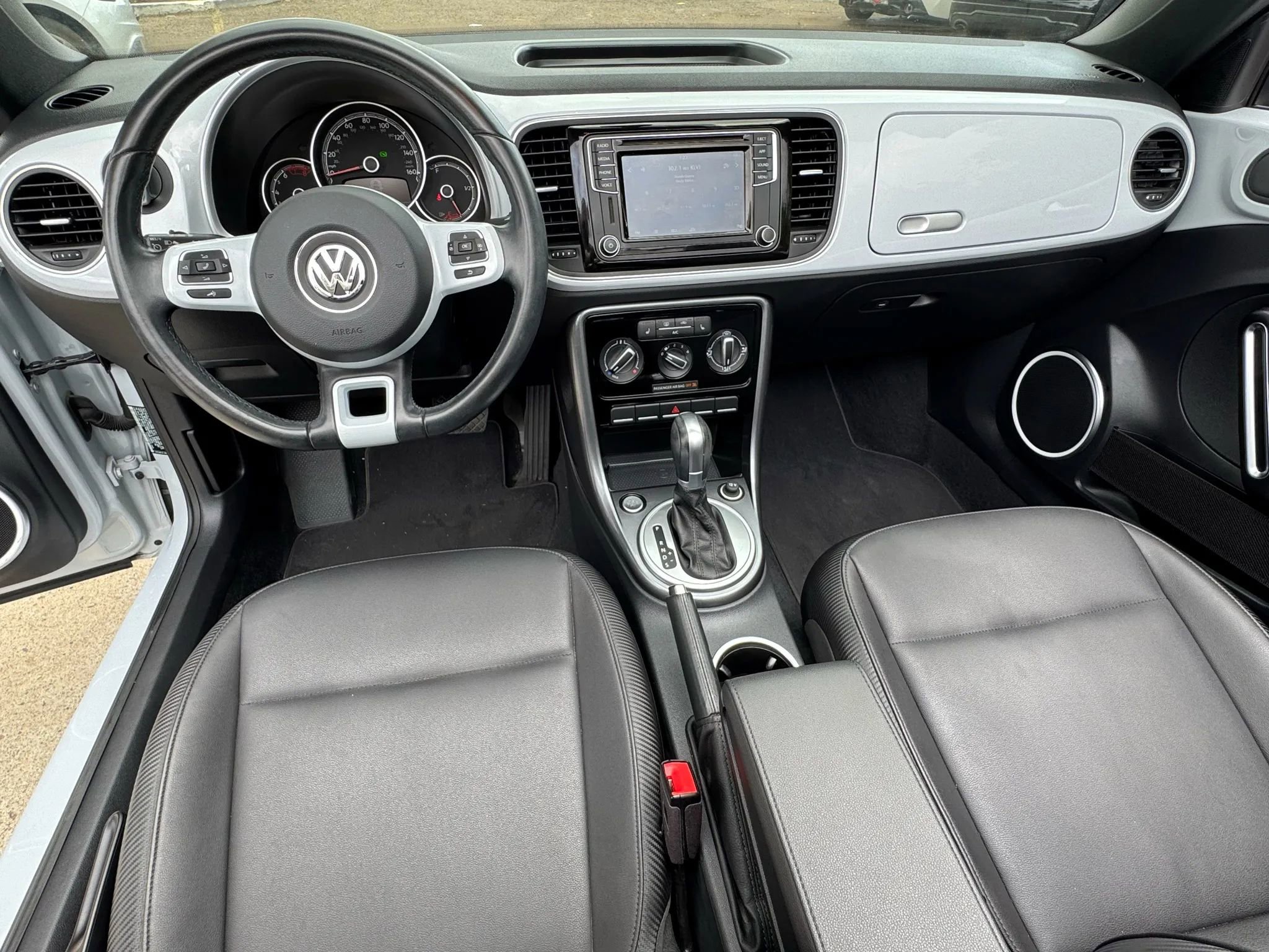 Used 2018 Volkswagen Beetle 2.0T S w/ Style & Comfort Package image 23
