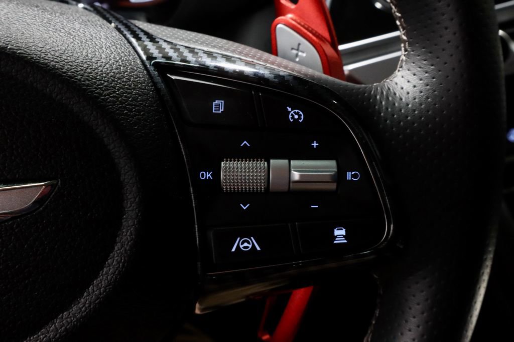 Used 2023 Genesis G70 2.0T image 30