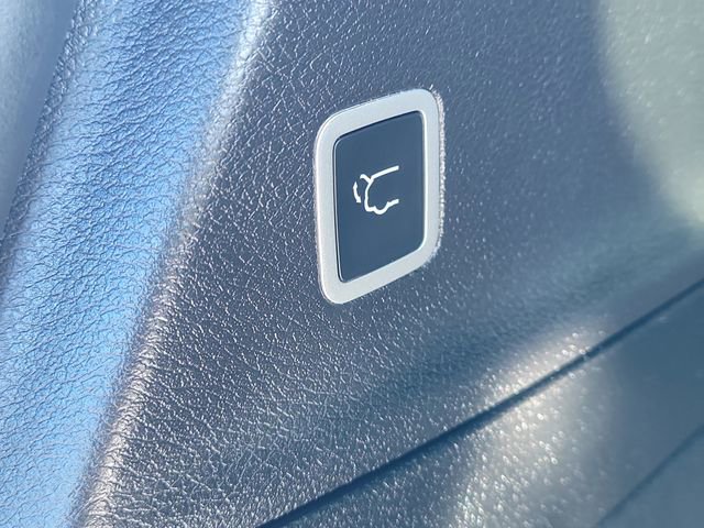 Used 2025 Chrysler Pacifica Select image 11