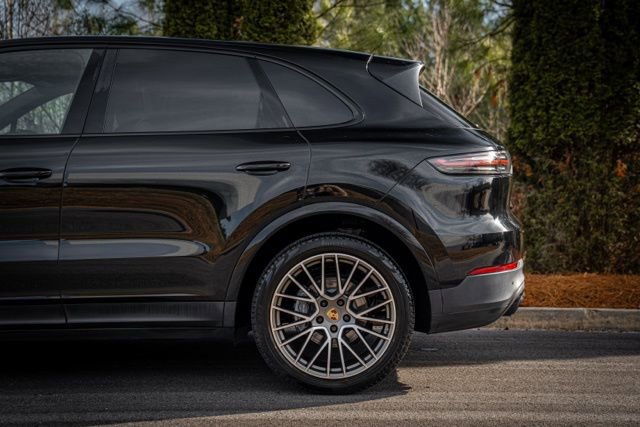 Used 2022 Porsche Cayenne Platinum Edition image 14