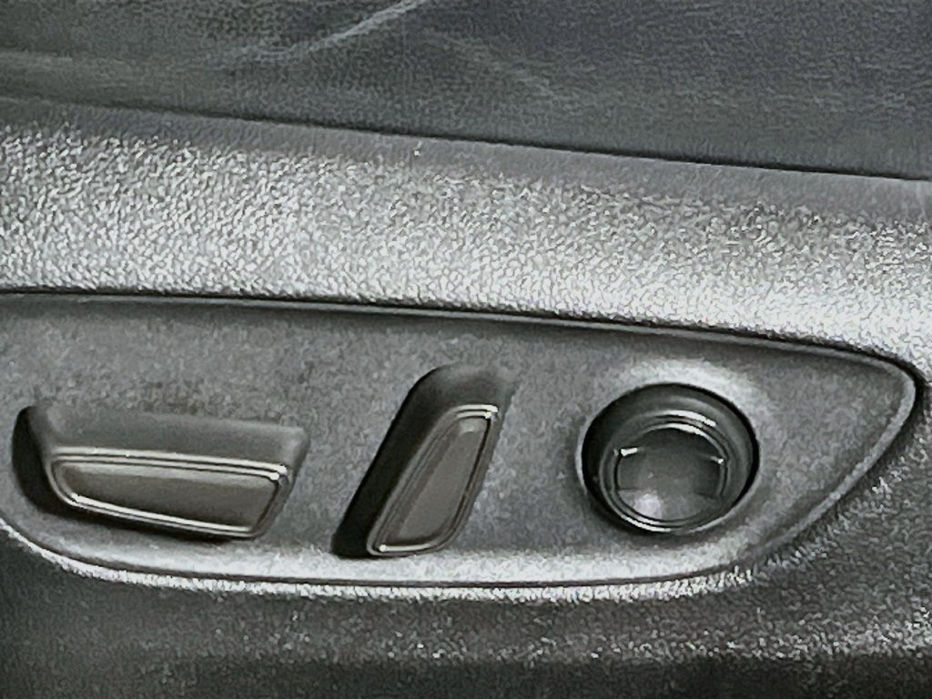 Used 2021 Toyota Highlander Limited FWD image 13