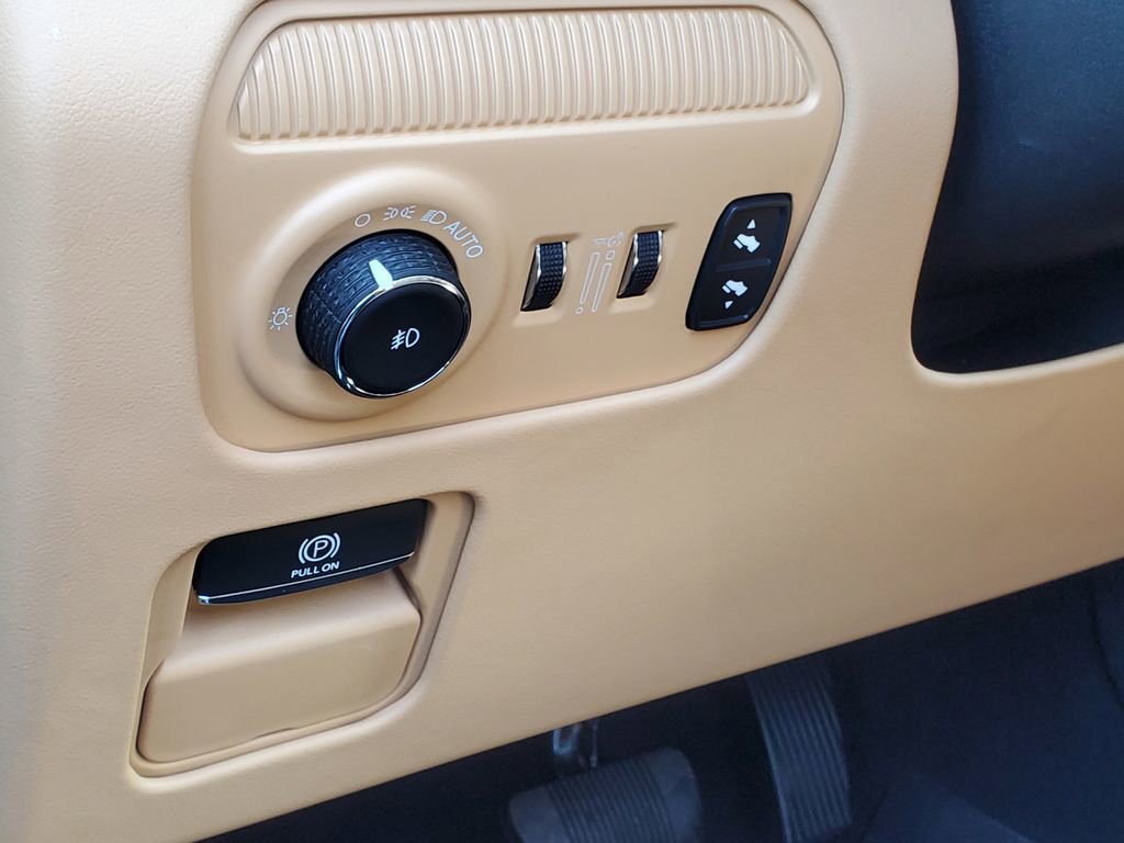 Used 2025 Jeep Grand Wagoneer L Series III w/ Rear Seat Video Group 1 image 15