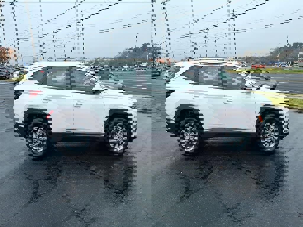 Used 2025 Hyundai Tucson SE image 26