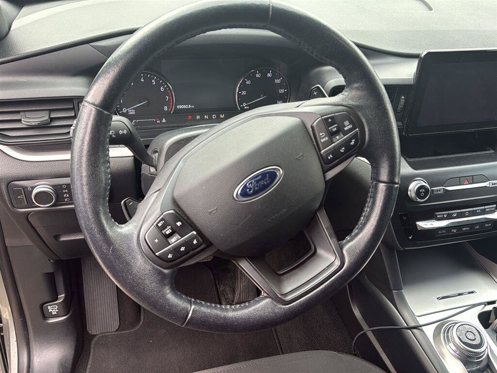 Used 2020 Ford Explorer XLT w/ Comfort Package AWD/4WD image 4