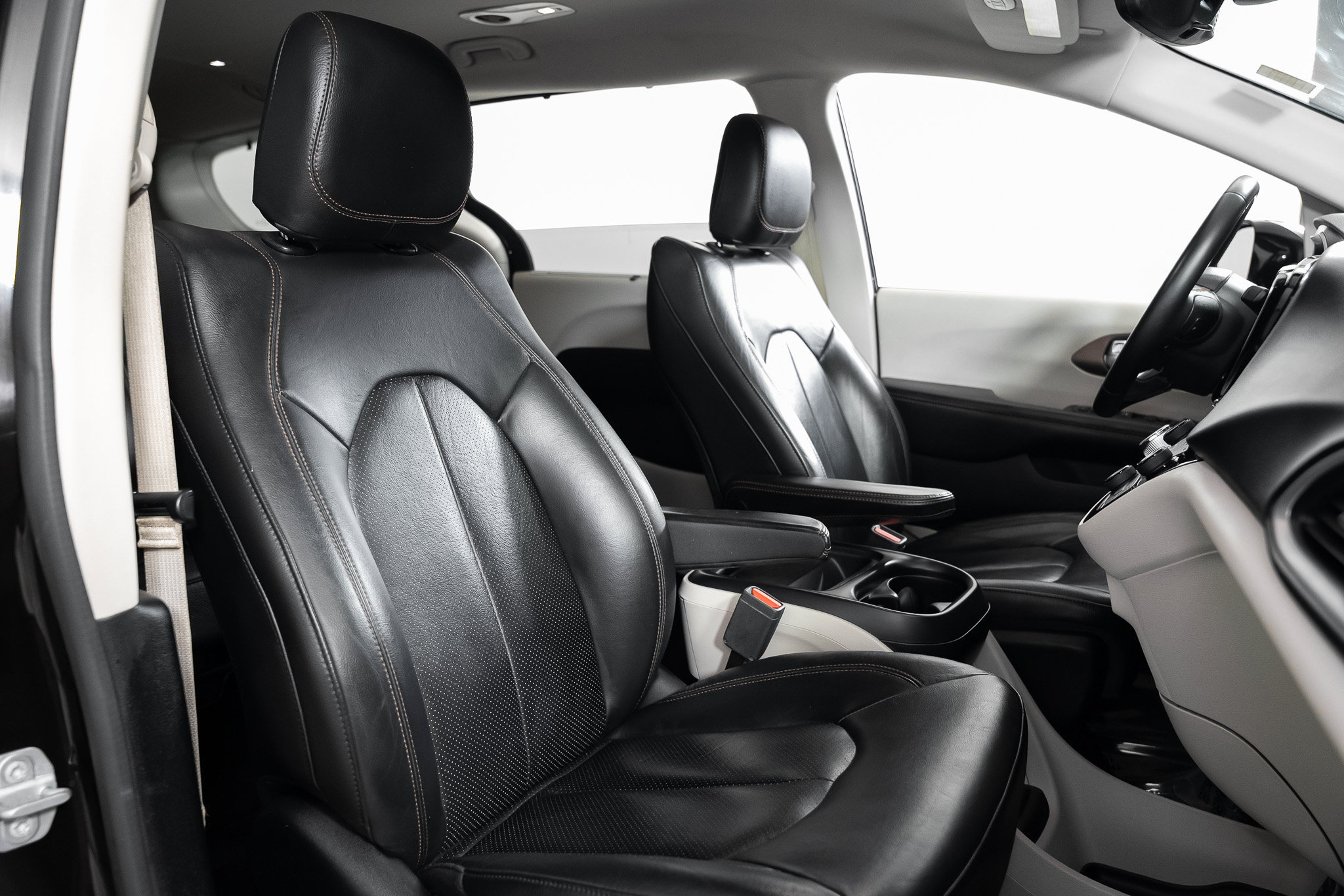 Used 2018 Chrysler Pacifica Touring-L w/ Advanced Safetytec Group FWD image 27