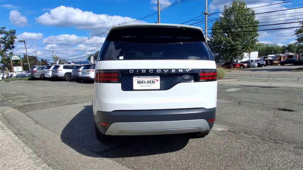 Used 2023 Land Rover Discovery S image 7