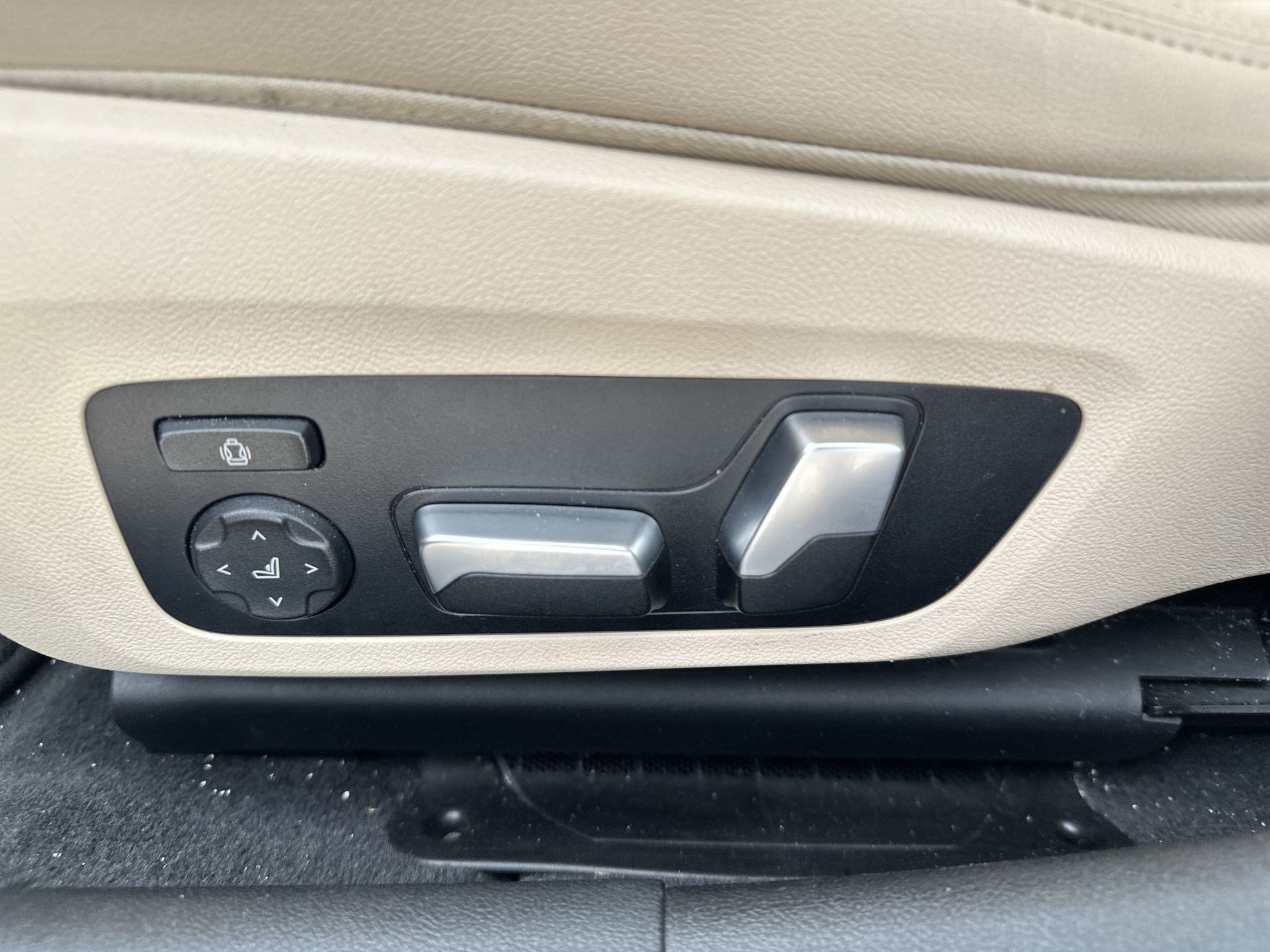Used 2019 BMW 330i Sedan w/ Convenience Package RWD image 14