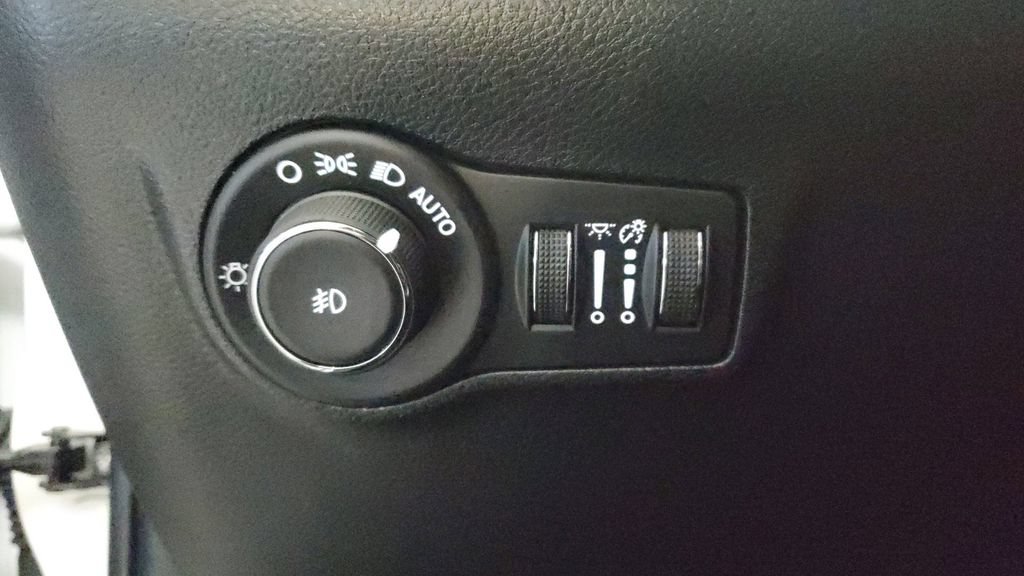 Used 2026 Jeep Compass Latitude AWD/4WD image 22
