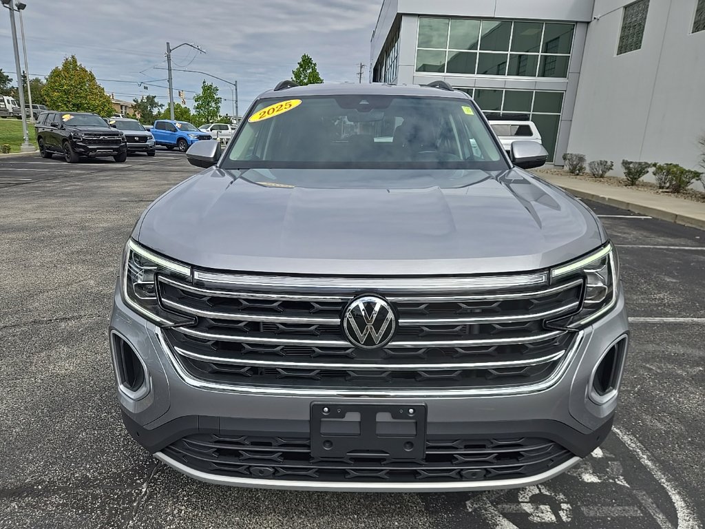 Used 2025 Volkswagen Atlas SE AWD/4WD image 3