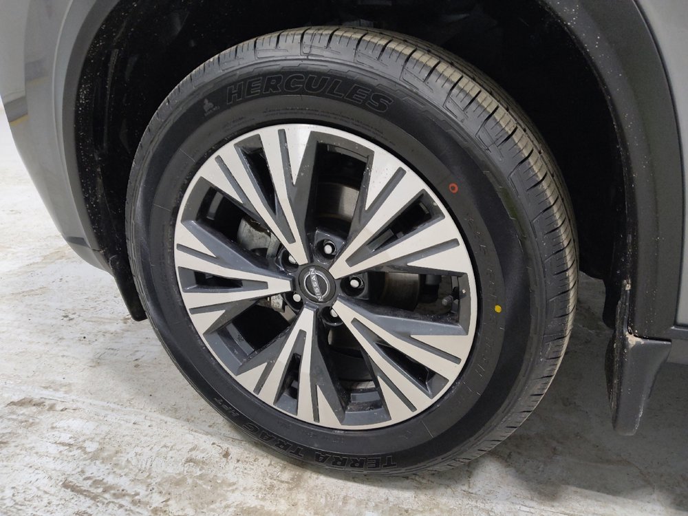 Used 2023 Nissan Rogue SV image 31