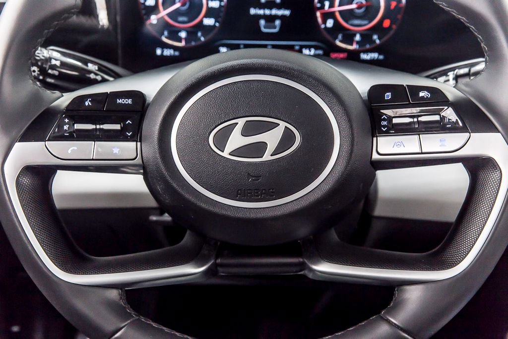 Used 2025 Hyundai Elantra Limited FWD image 26