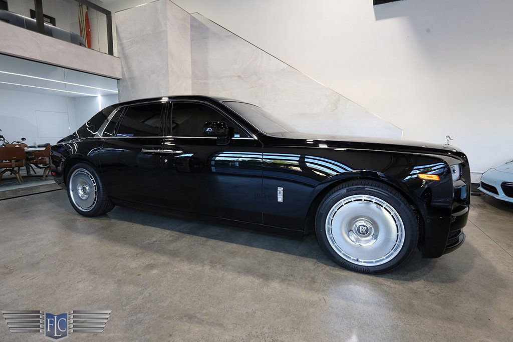 Used 2022 Rolls-Royce Phantom Sedan image 1