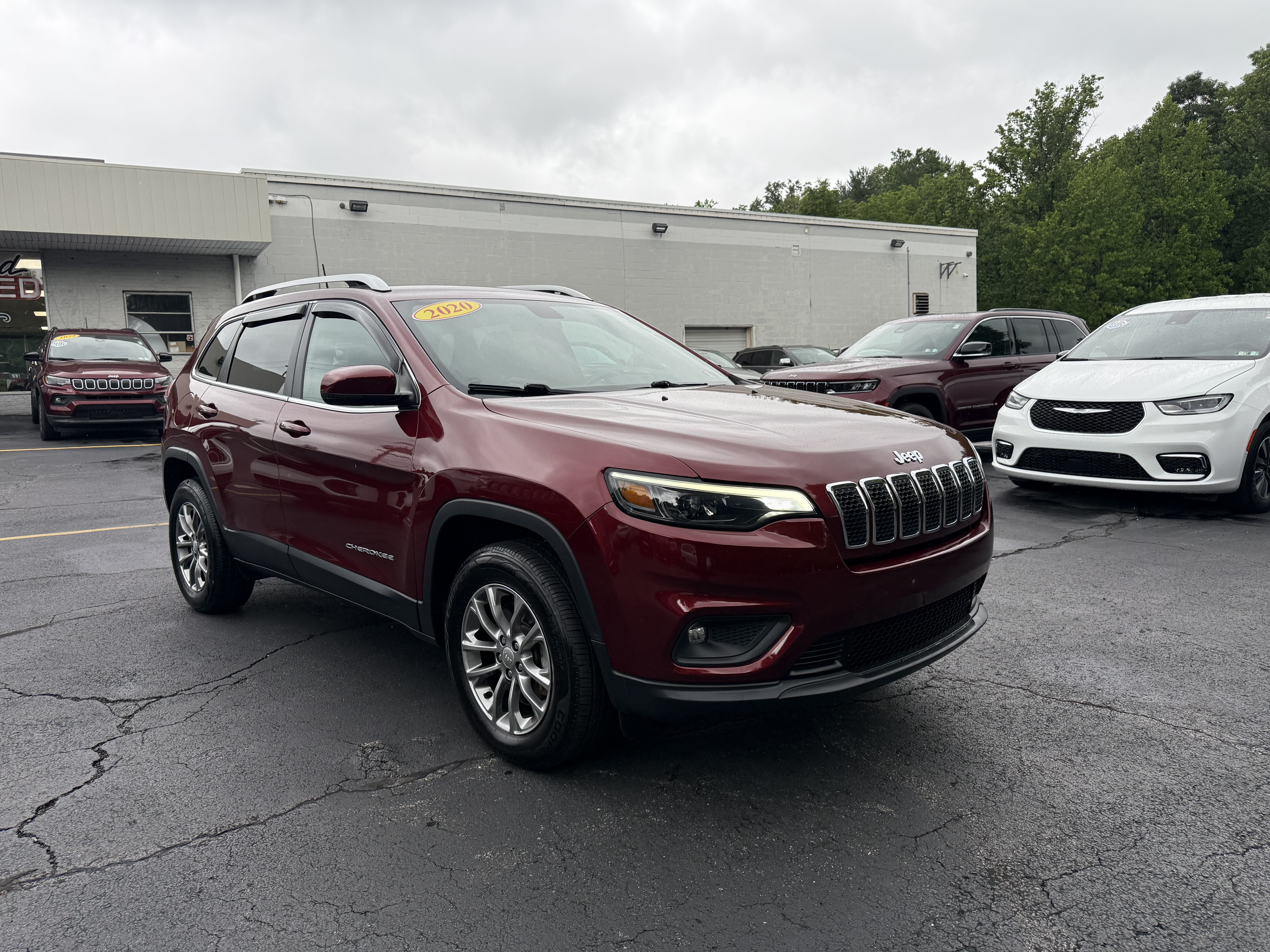 Certified 2020 Jeep Cherokee Latitude Plus w/ Cold Weather Group AWD/4WD image 7