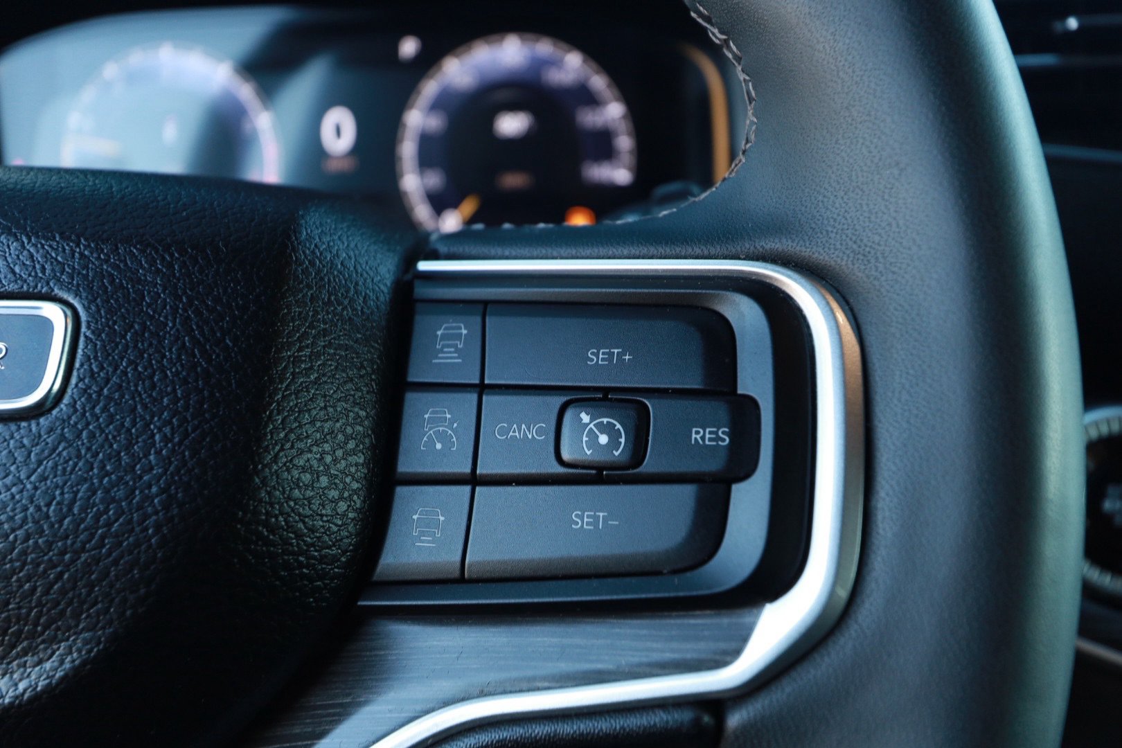 Used 2024 Jeep Wagoneer L Series II RWD image 12