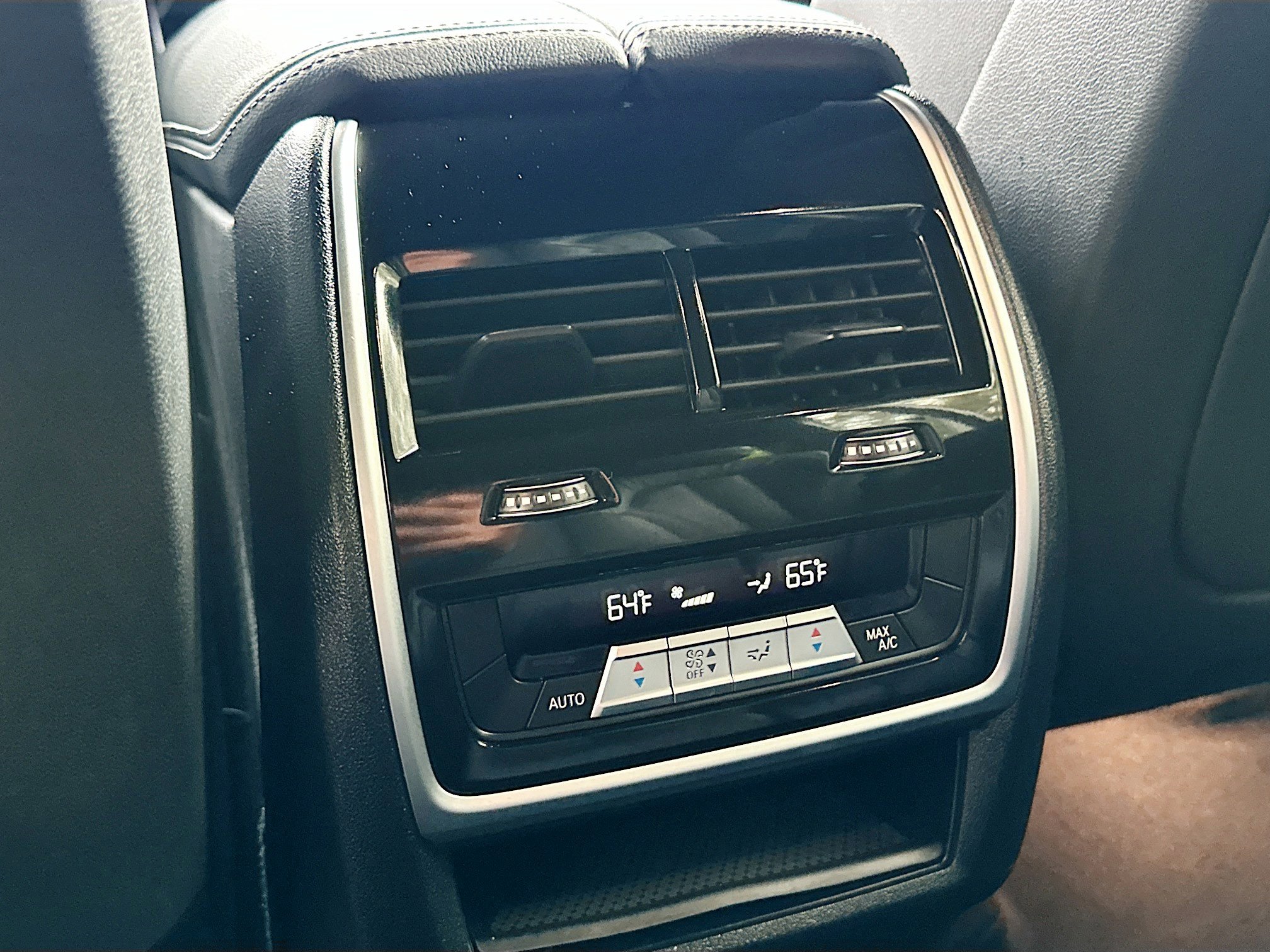 Used 2022 BMW X7 xDrive40i w/ Premium Package image 26