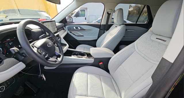 Used 2026 Ford Explorer Platinum w/ LUX Leather Package image 6