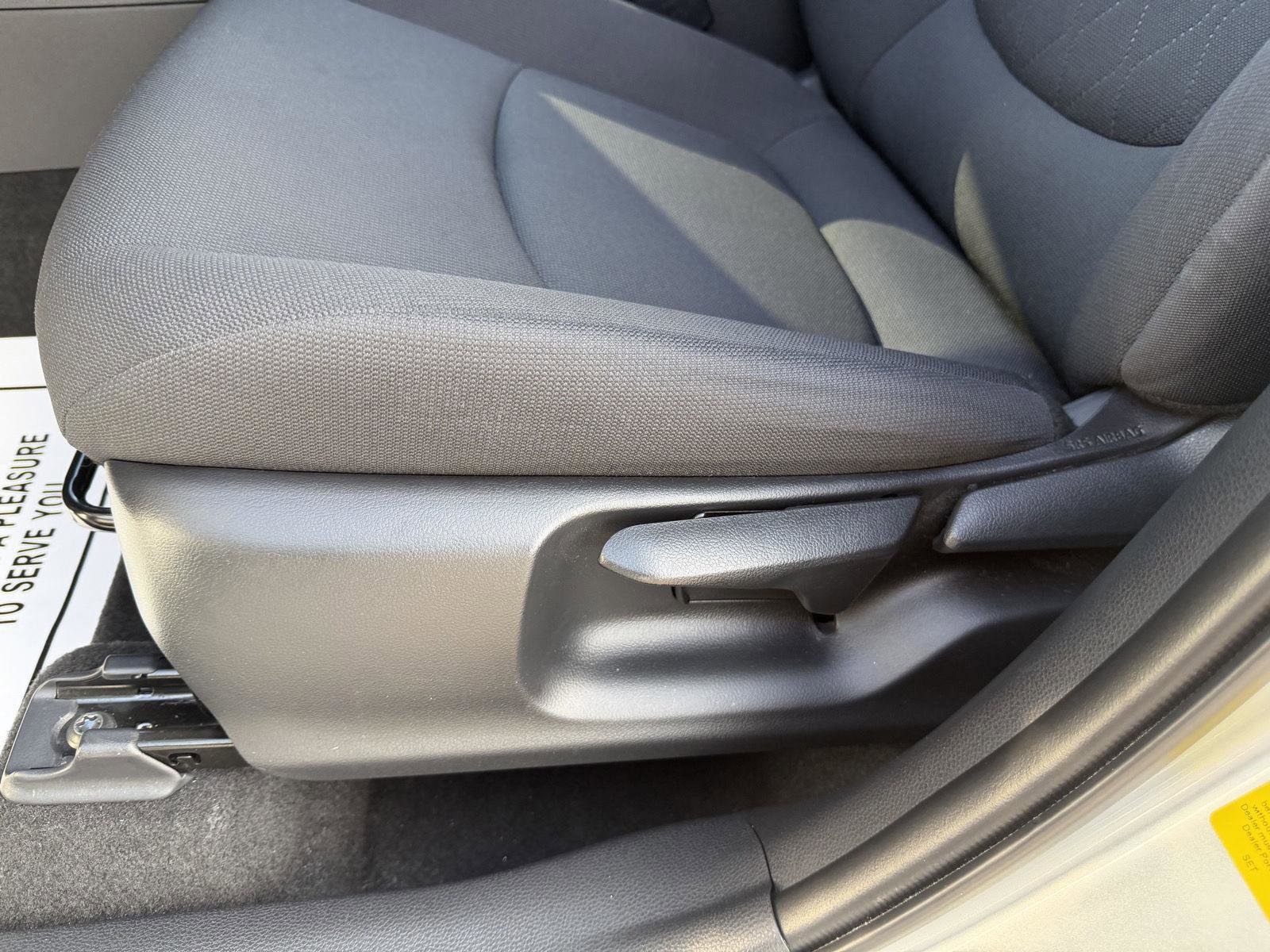 Used 2023 Toyota Corolla Cross LE image 11