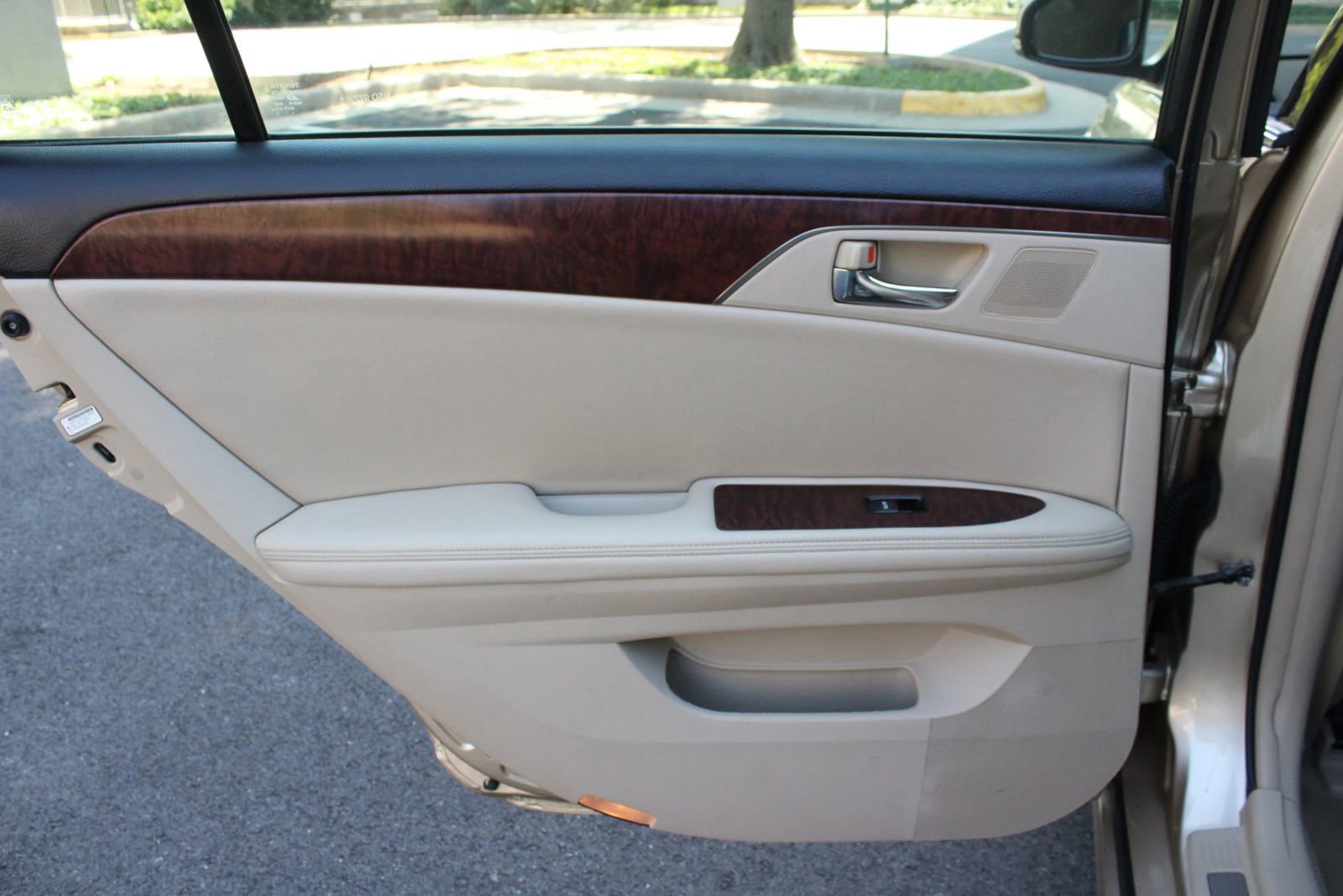 Used 2011 Toyota Avalon FWD image 20
