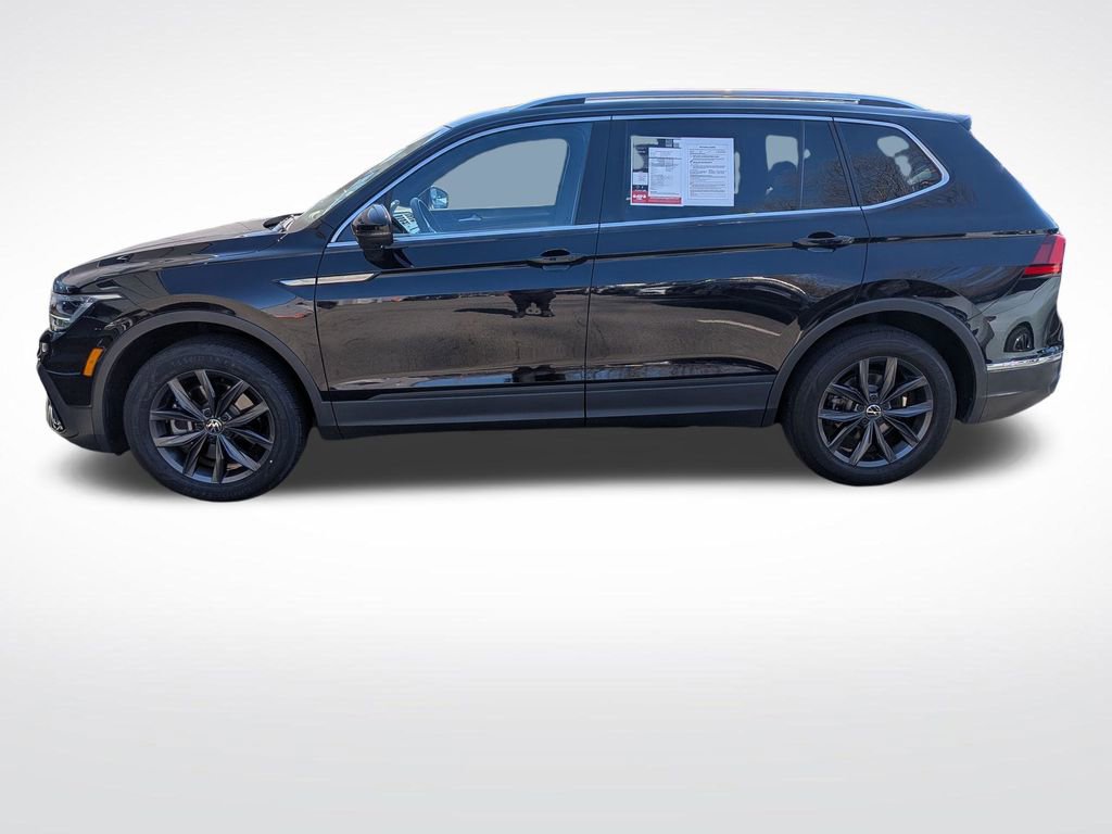 Used 2023 Volkswagen Tiguan SE image 2