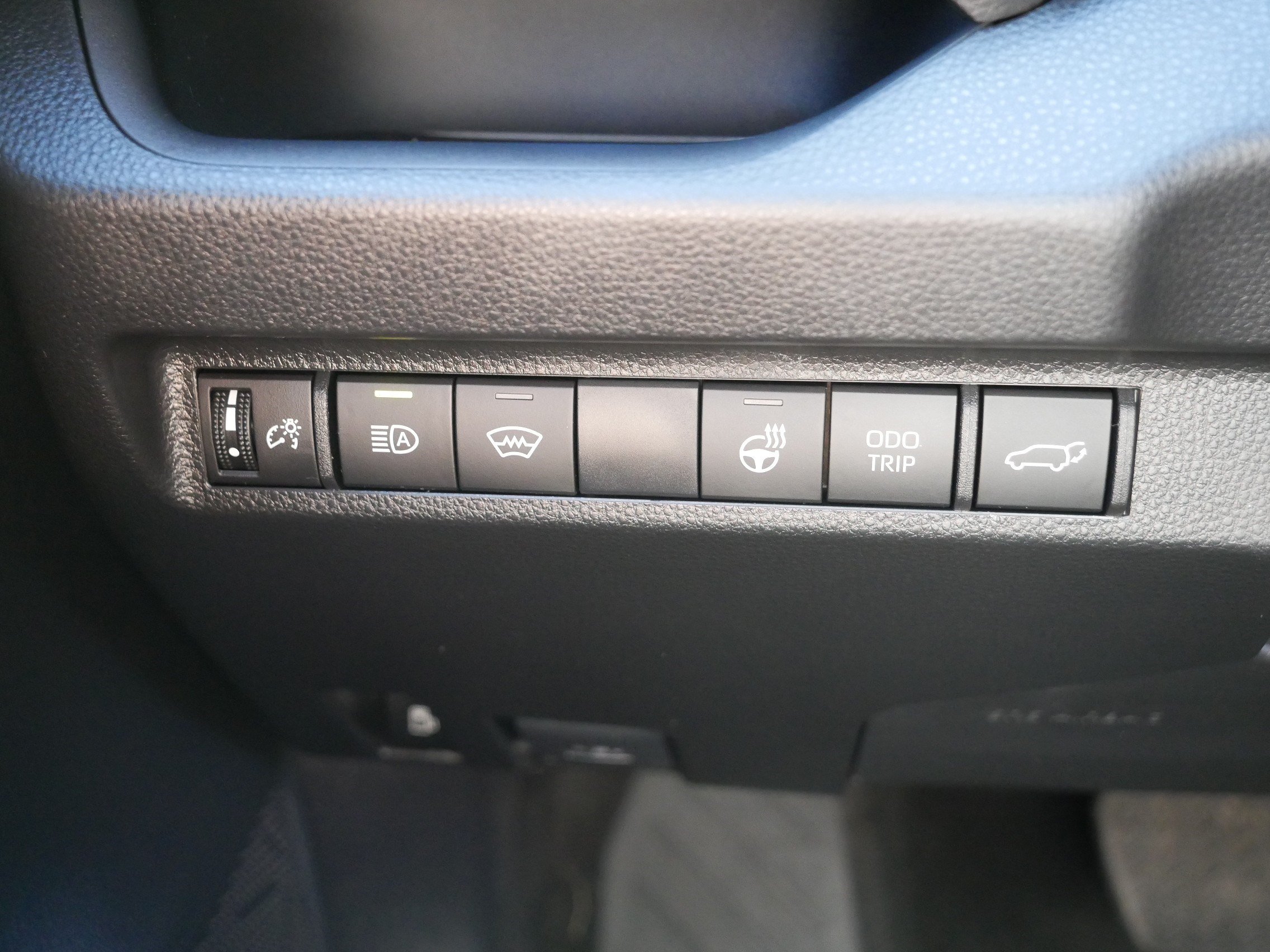 Used 2025 Toyota RAV4 XSE w/ Weather Package AWD/4WD image 26