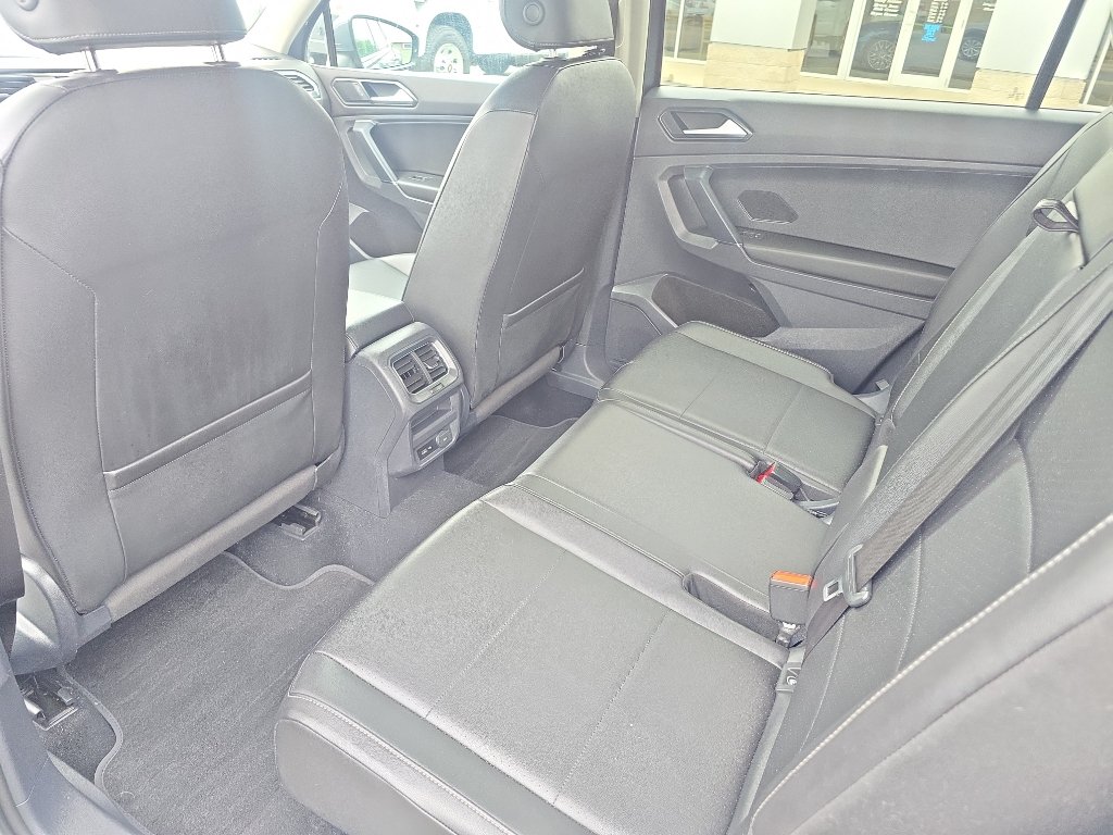 Used 2018 Volkswagen Tiguan SE FWD image 14