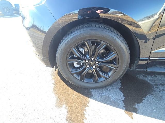 Used 2024 Ford Edge SE w/ Black Appearance Package image 16