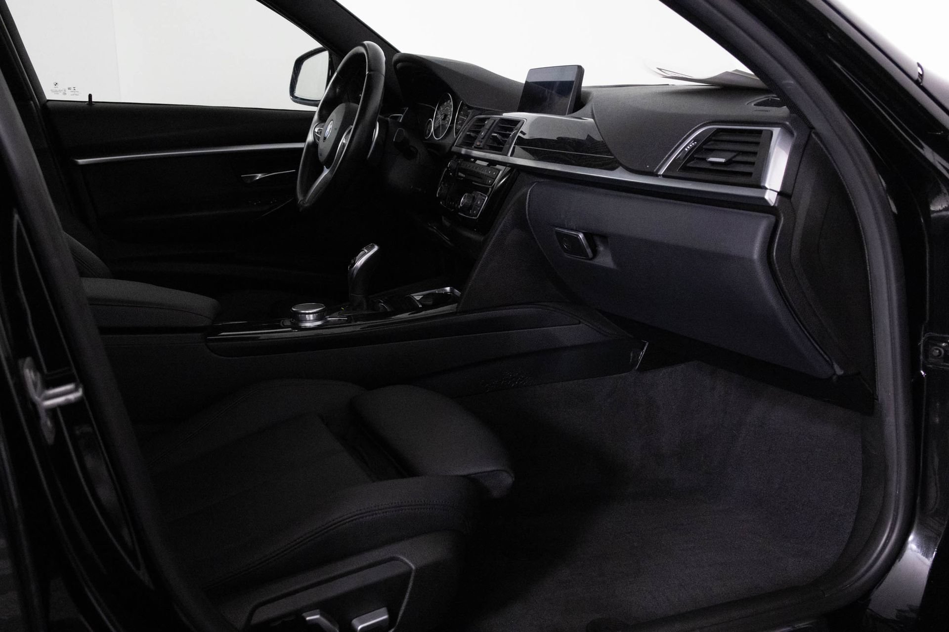 Used 2017 BMW 340i xDrive Sedan AWD/4WD image 35