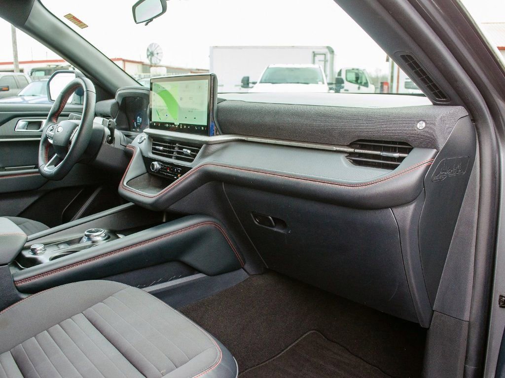 Used 2025 Ford Explorer ST-Line w/ ST-Line Street Pack image 36