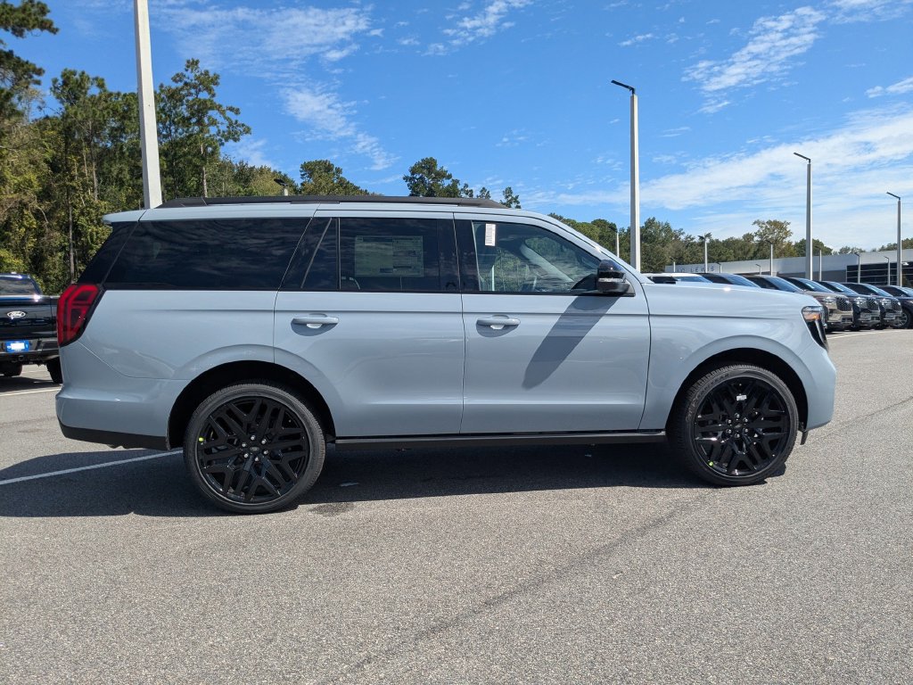 New 2027 Ford Expedition Platinum w/ Stealth Performance Package AWD/4WD image 3