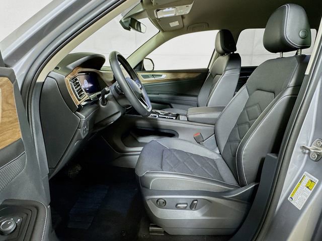 Used 2025 Volkswagen Atlas SE image 18