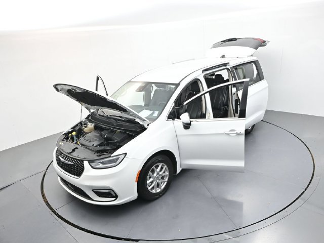 Used 2023 Chrysler Pacifica Touring-L FWD image 52