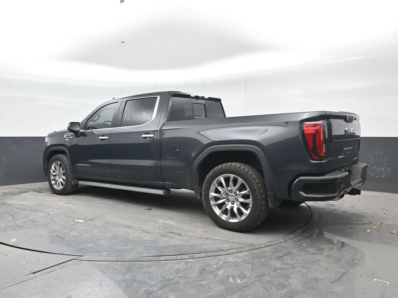 Used 2021 GMC Sierra 1500 Denali w/ Denali Ultimate Package AWD/4WD image 2