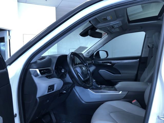 Certified 2021 Toyota Highlander Limited FWD image 10