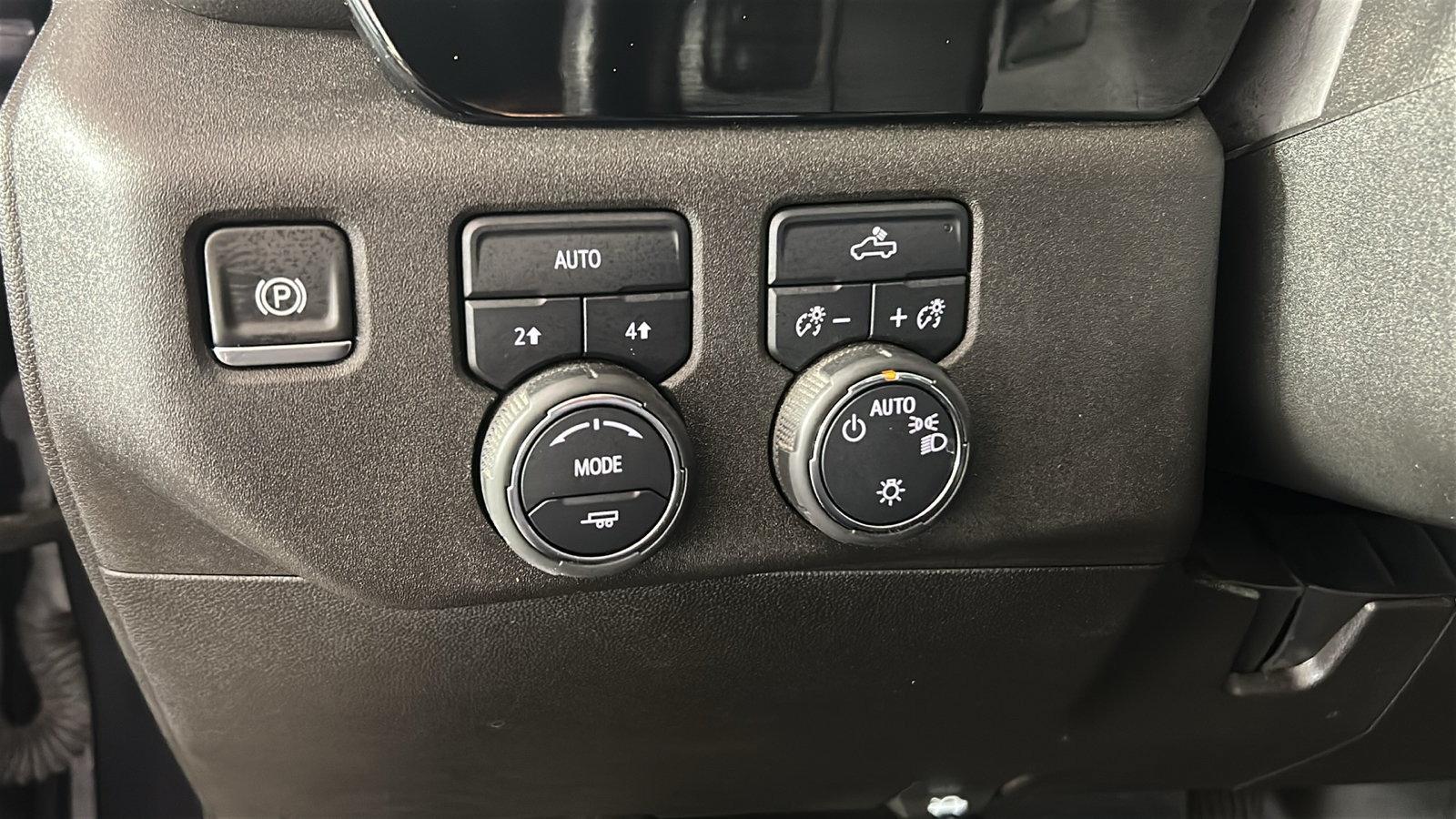 Used 2024 Chevrolet Silverado 1500 LT AWD/4WD image 23
