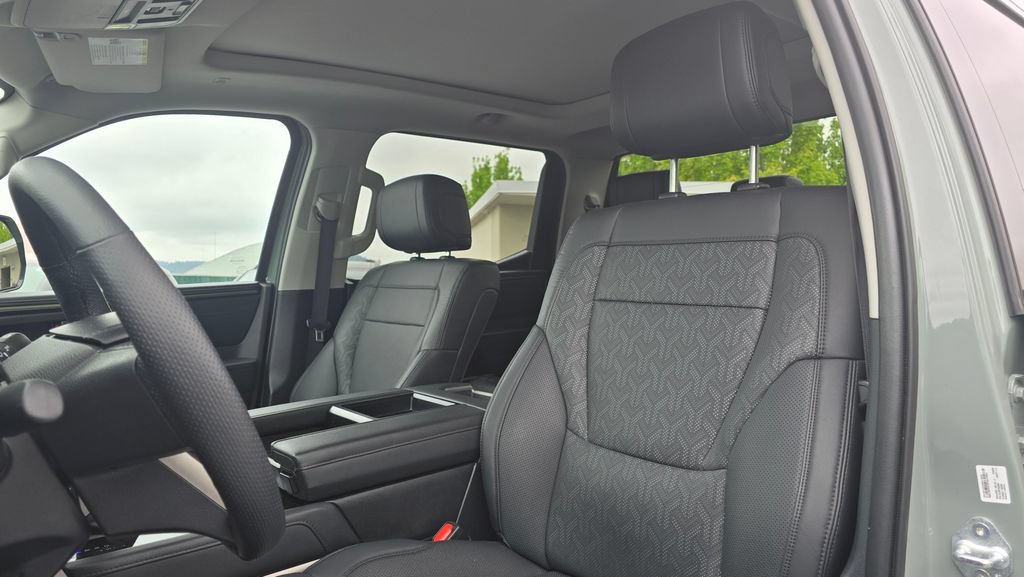 Used 2024 Toyota Tundra Limited AWD/4WD image 21