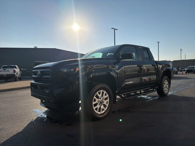 Used 2024 Toyota Tacoma SR5 AWD/4WD image 3