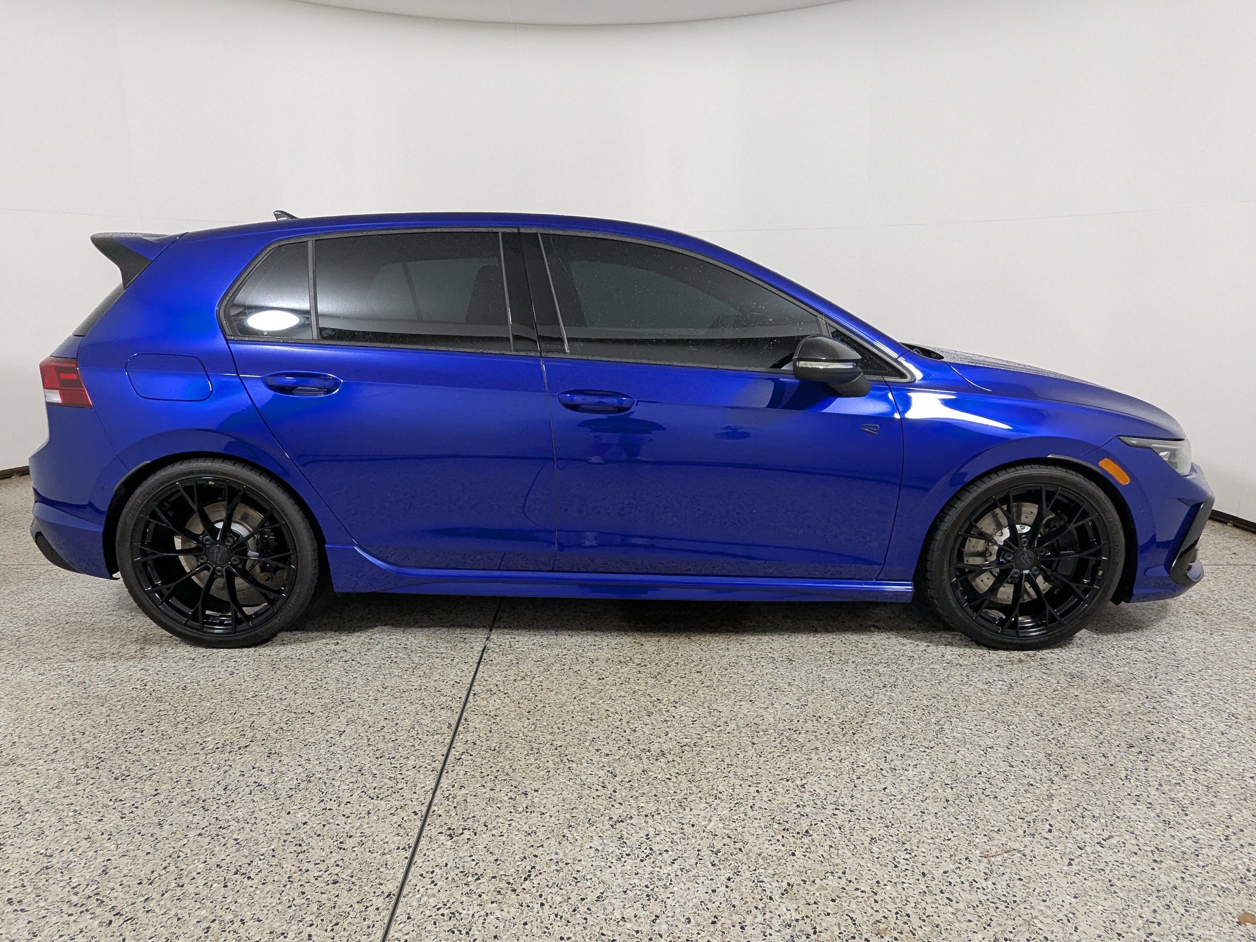 Used 2025 Volkswagen Golf R Black Edition image 8