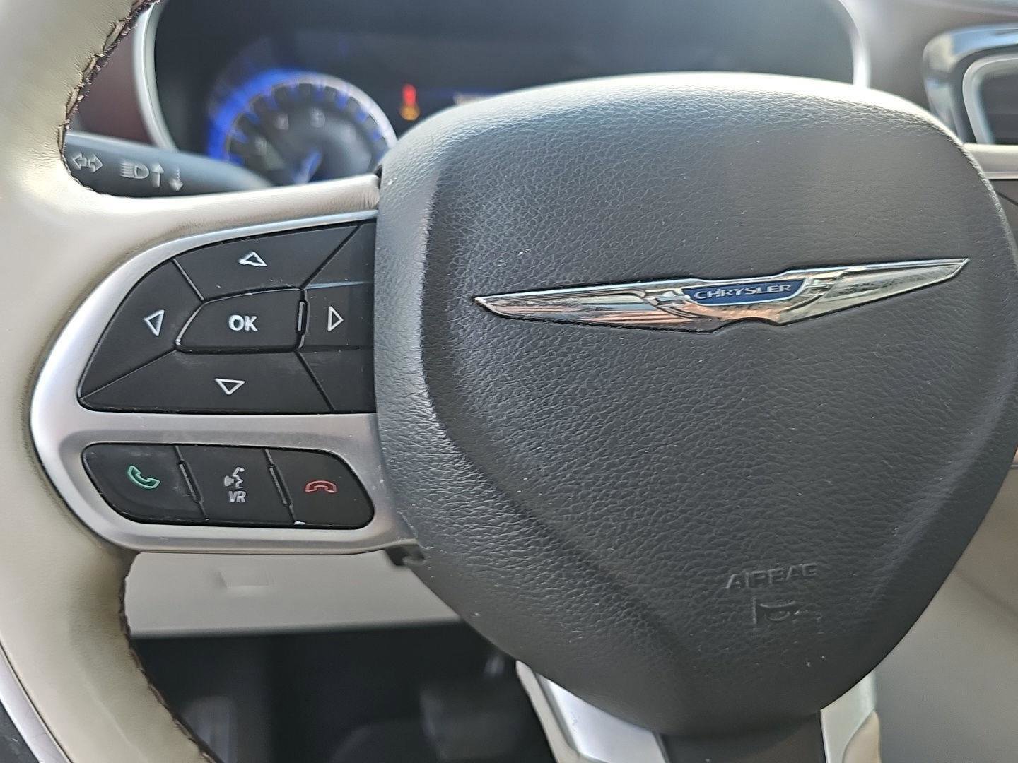 Used 2017 Chrysler Pacifica Limited FWD image 15