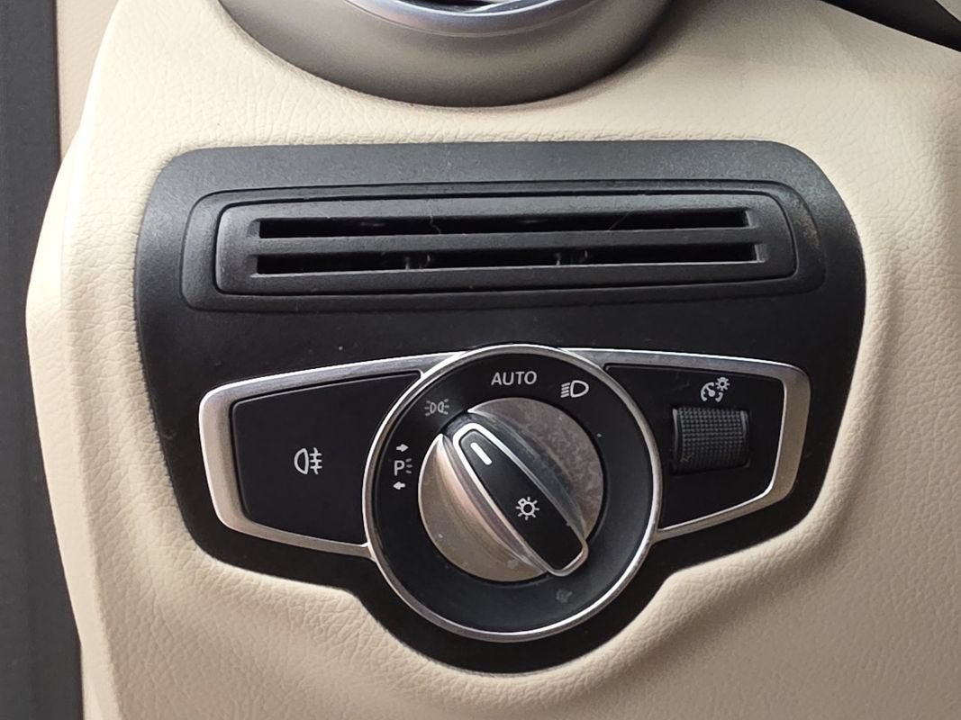 Used 2021 Mercedes-Benz GLC 300 4MATIC image 26