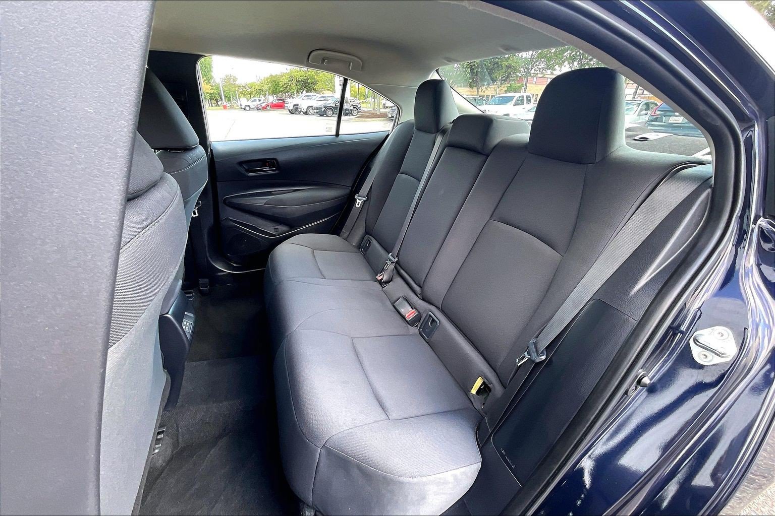 Used 2025 Toyota Corolla LE FWD image 30