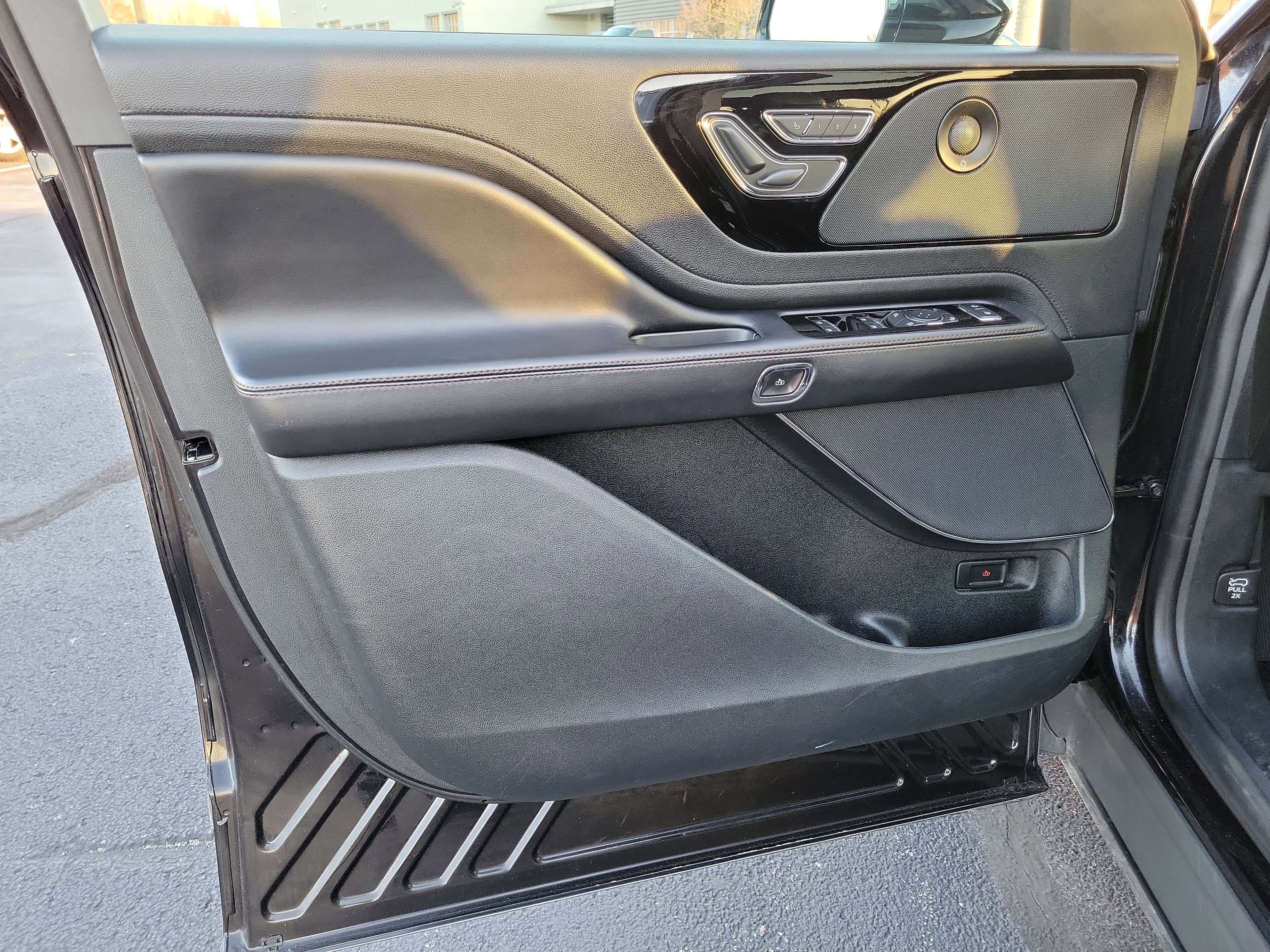 Used 2021 Lincoln Aviator Reserve w/ Equipment Group 201A image 17