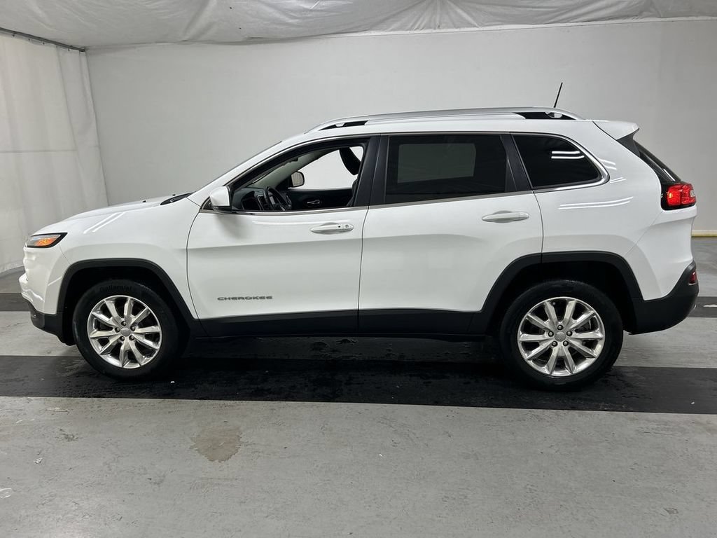 Used 2017 Jeep Cherokee Limited AWD/4WD image 6