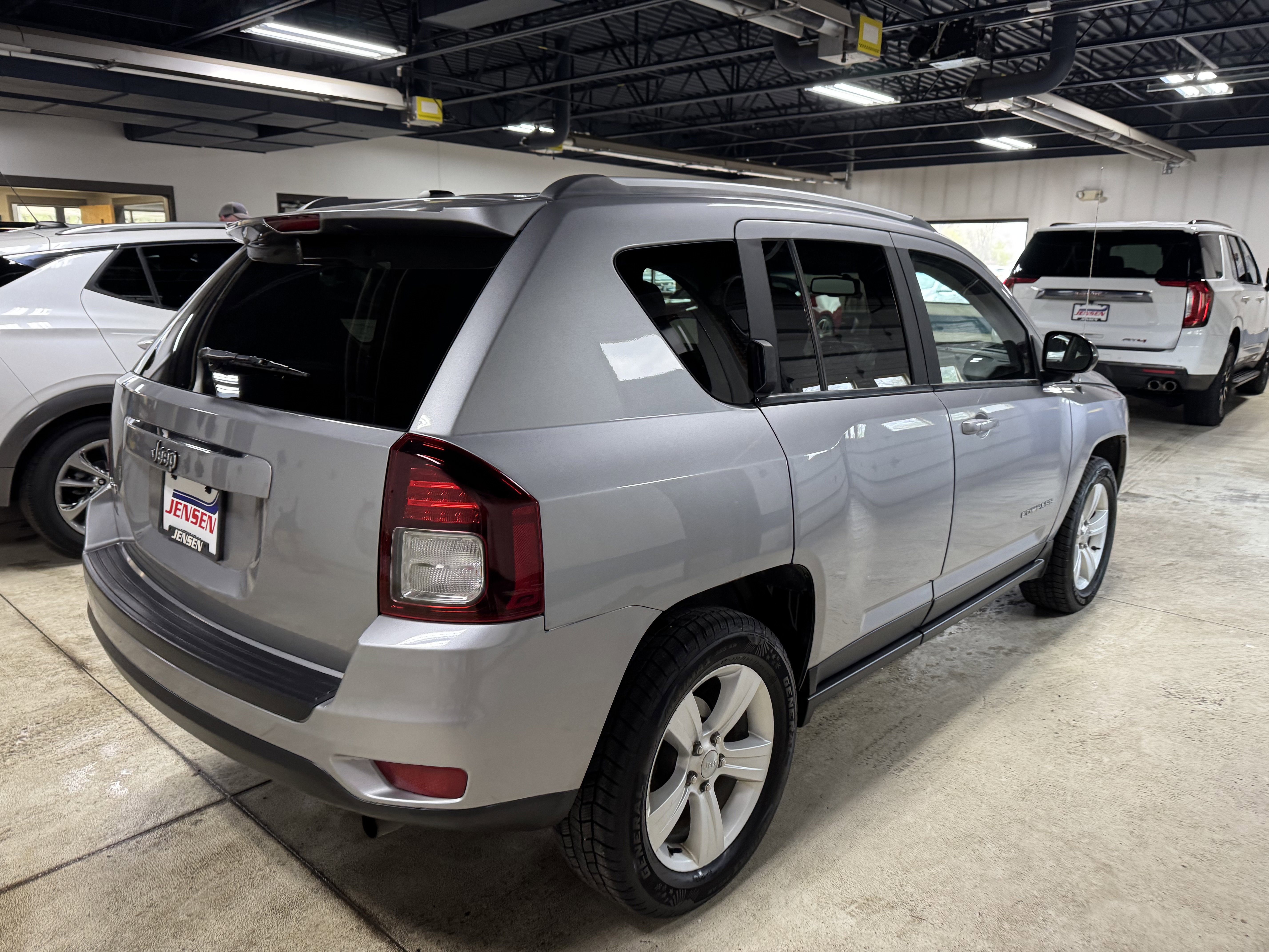 Used 2017 Jeep Compass Sport w/ Power Value Group image 4