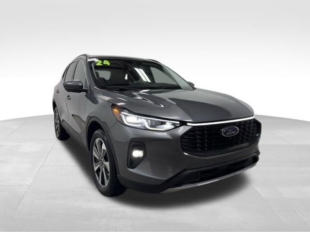 Used 2024 Ford Escape Platinum image 5