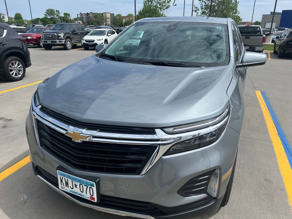 Used 2023 Chevrolet Equinox LT AWD/4WD image 2
