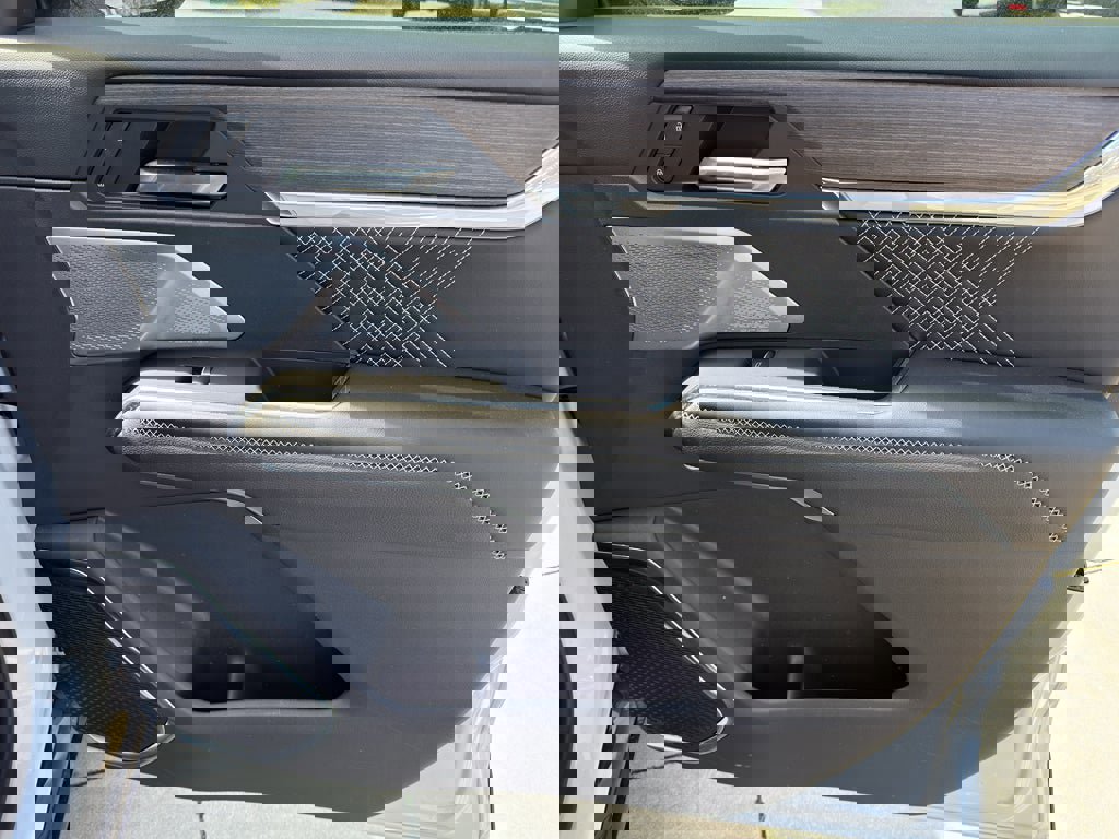 Used 2025 GMC Acadia Denali w/ Super Cruise Package image 36