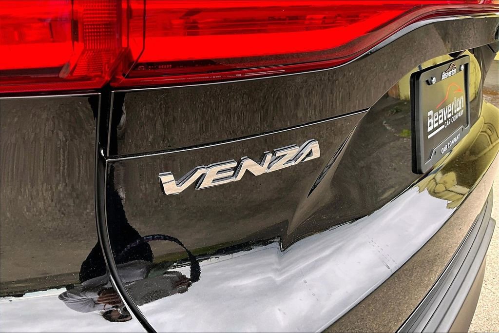 Used 2023 Toyota Venza LE AWD/4WD image 33